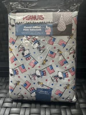 Peanuts SNOOPY Woodstock 4th Of July PEVA Tischdecke mit Flanellrücken 60 x 84 NEU - Bild 1 von 4