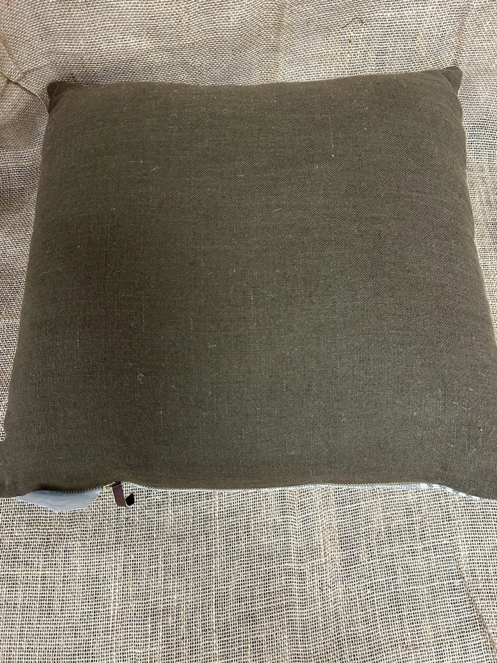 Threshold Studio McGee Almohada Tejida a Cuadros Marrón Cubierta Extraíble Acogedora 20"x20" Foto 4 de 4