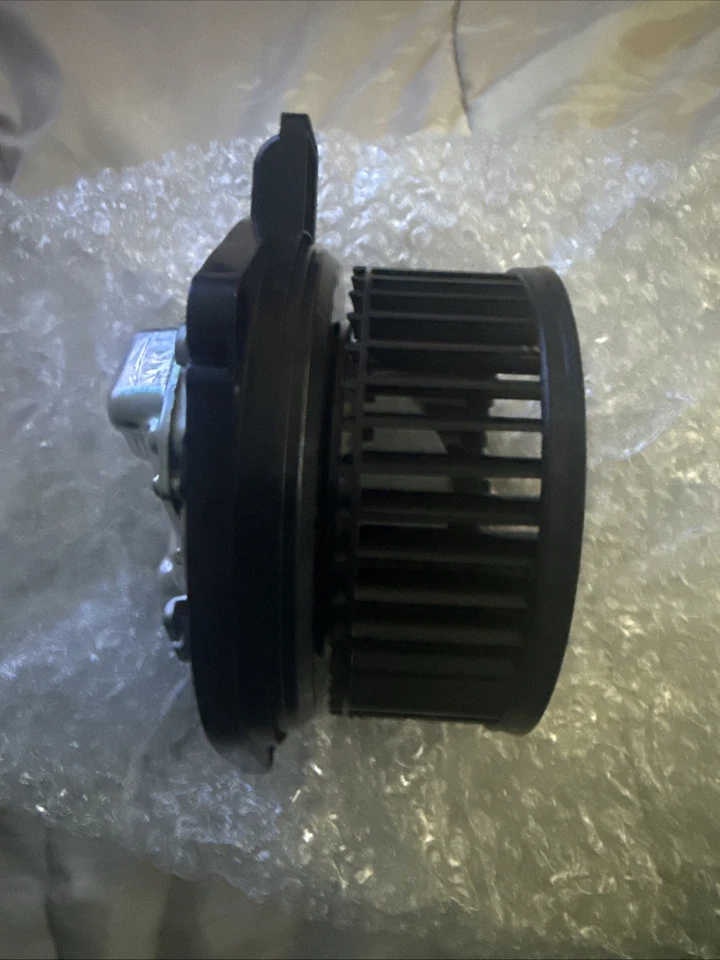 BMW 330i 2019-2021 (sedán) motor soplador  Foto 2 de 3