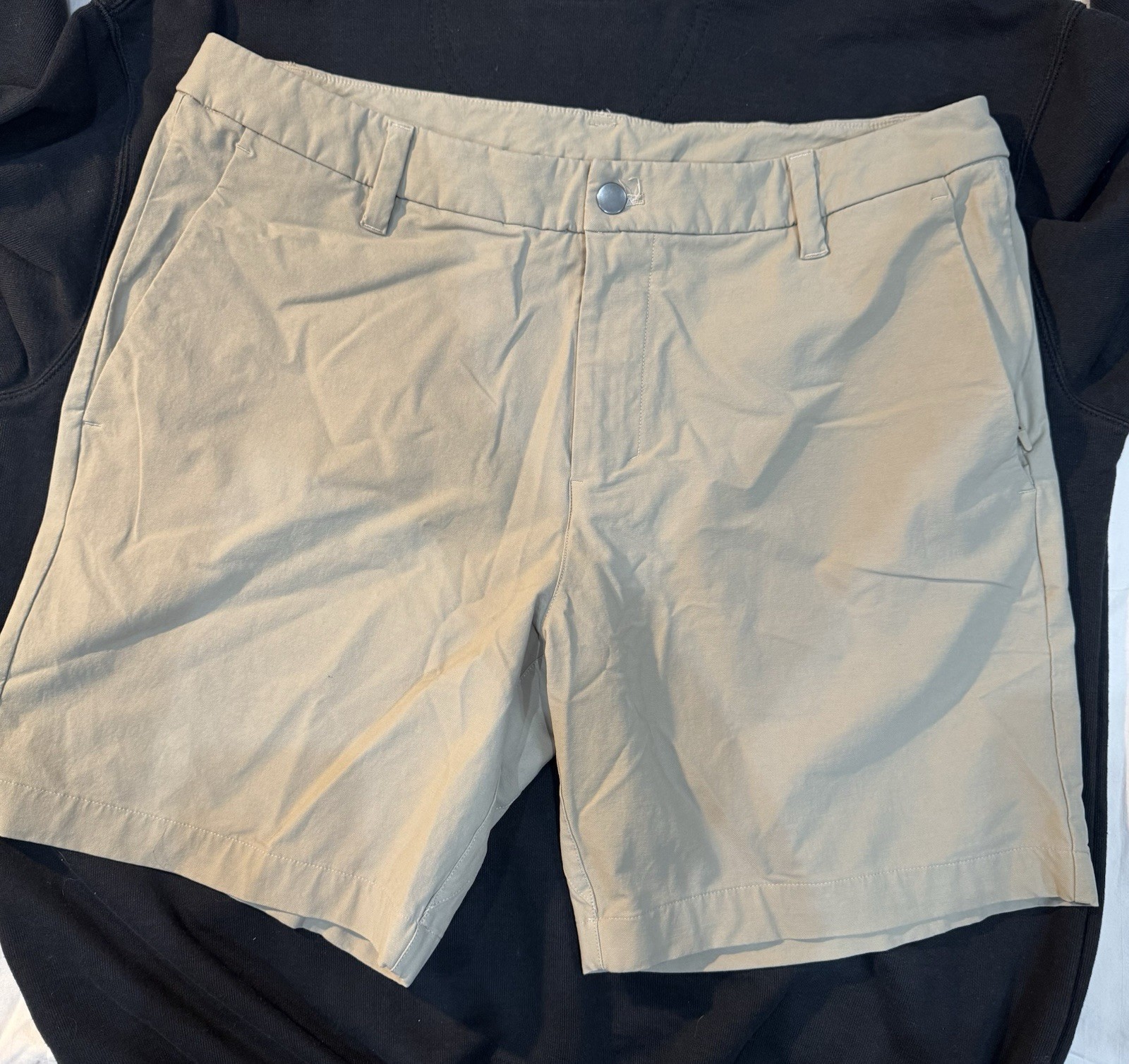 Lululemon Men’s Shorts Size 34 Beige/Khaki