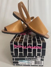Dirty laundry NWB basic sandals Light-brown Size 7.5