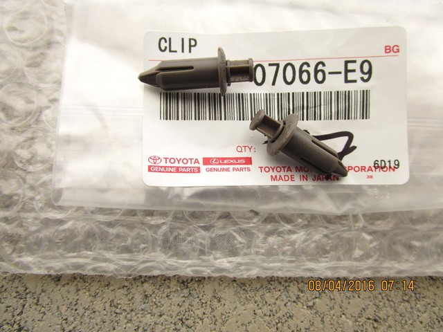 02 - 06 Toyota Tundra Set of 2 Interior Door Panel Trim Board Clip for