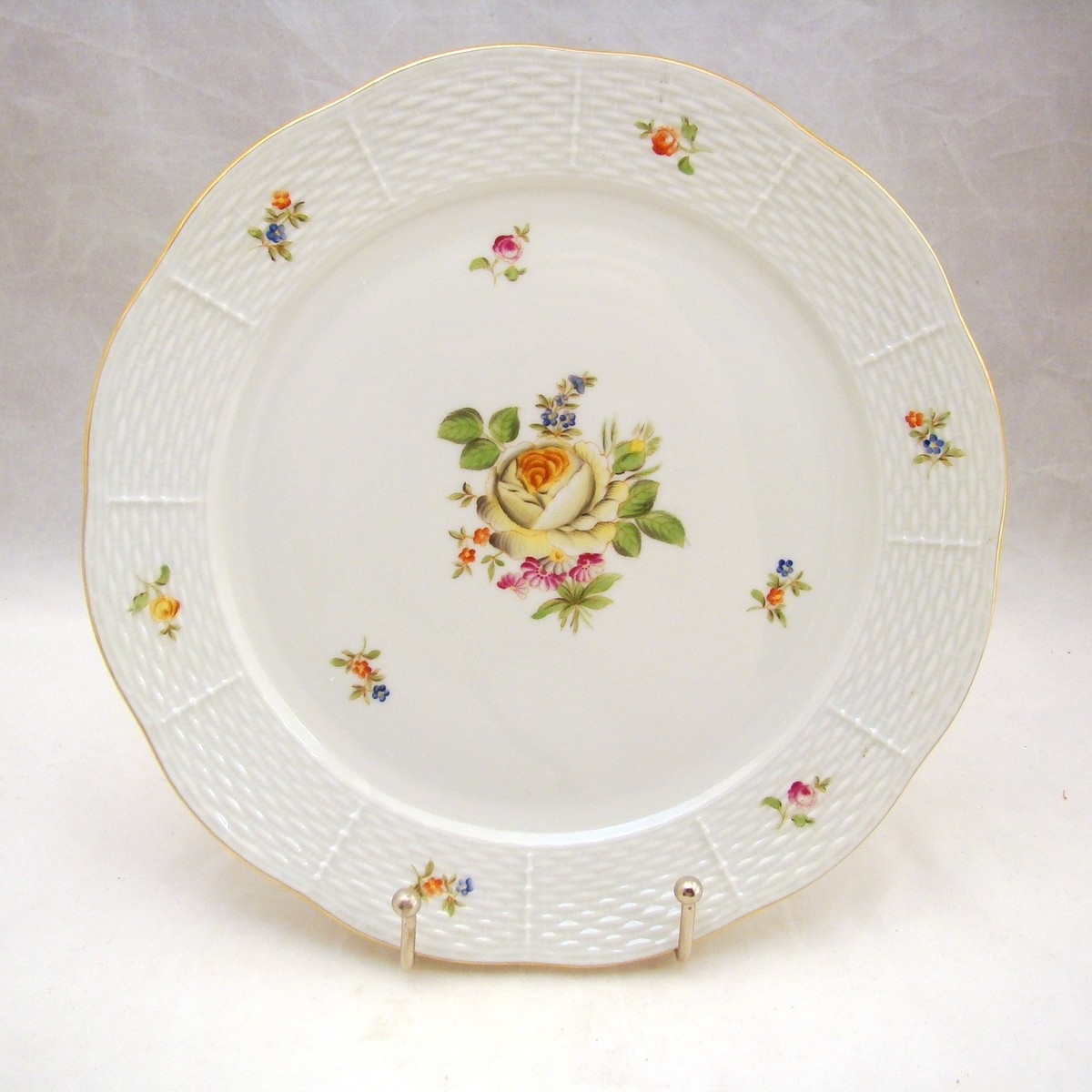 Herend PETIT BOUQUET DE ROSE PBR/524 Dinner Plate(s) 10 1/8