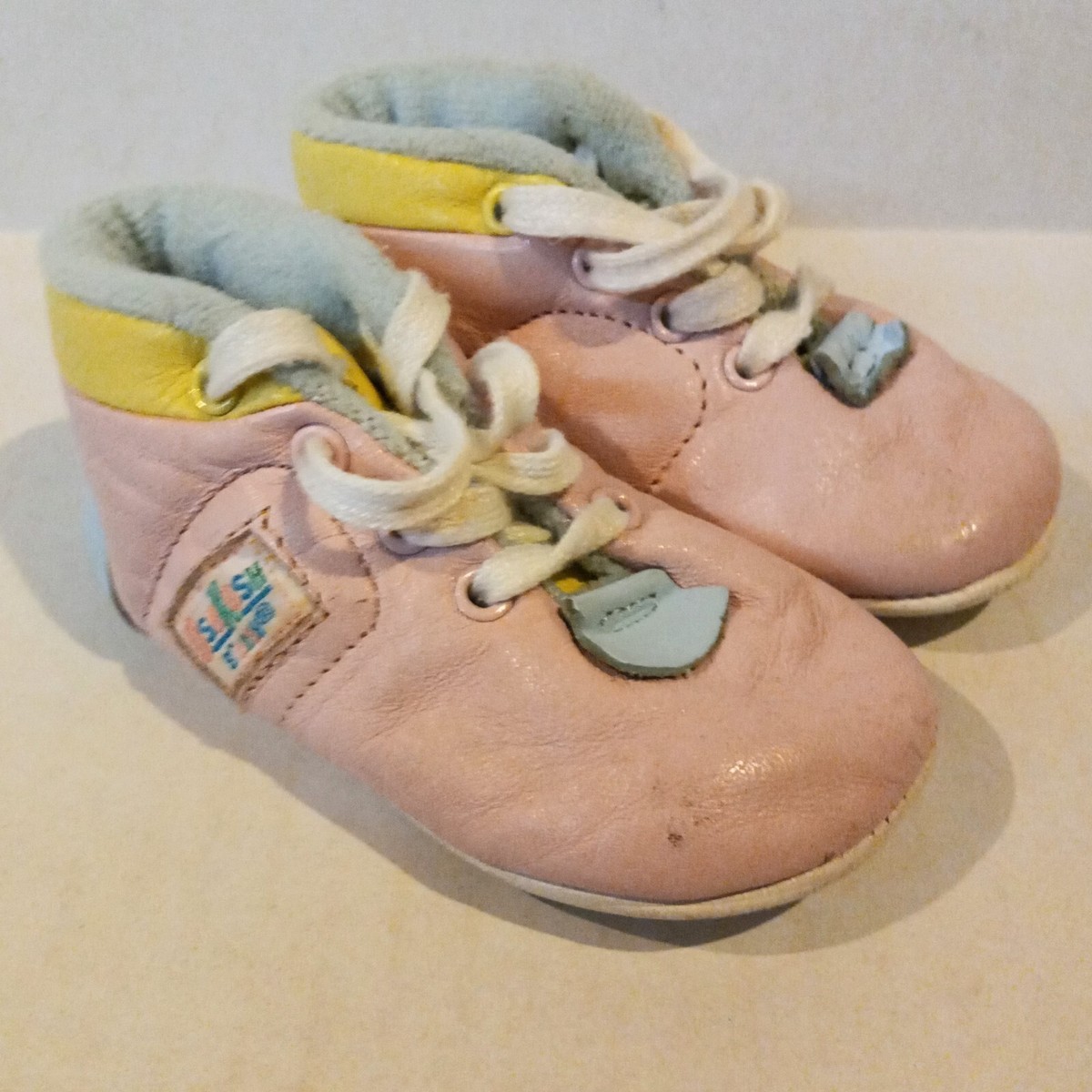 Vintage OshKosh B'Gosh Leather Crib Shoes/Sneakers-Size 2-Pink