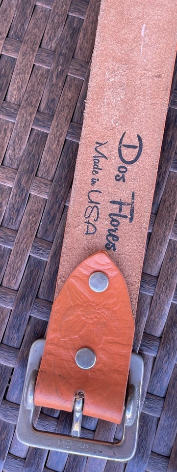 Cinturón liso Dos Flores vintage de cuero naranja en relieve. Hebilla extraíble talla 34. Foto 3 de 4