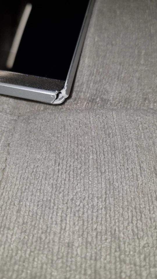 Acer Iconia  10 A3-A50   Display Gesprungen Aber Funktioniert - Bild 2 von 3