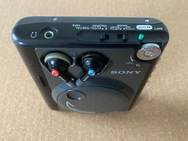 Sony WM-51 Walkman Gray Auto Reverse with Earphones Vintage 1990s
