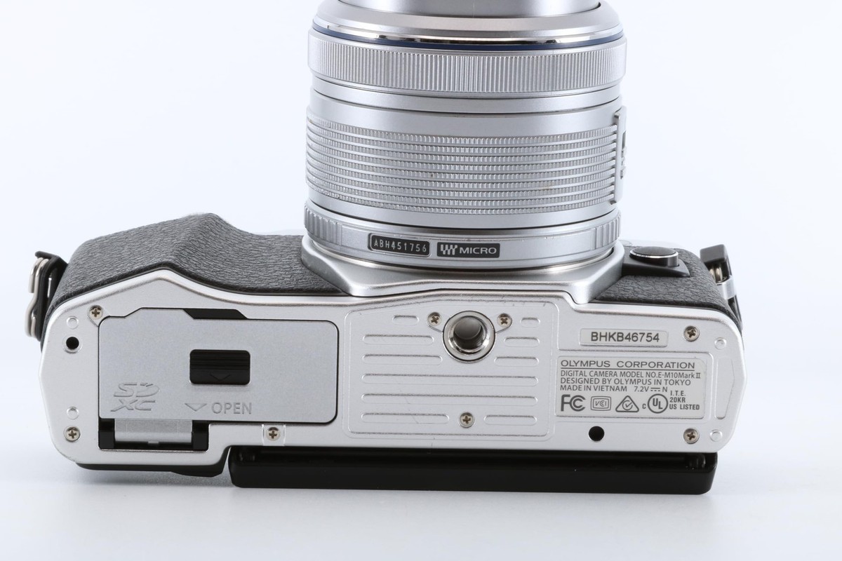 Olympus OM-D E-M10 Mark II Mirrorless Camera with 14-42mm