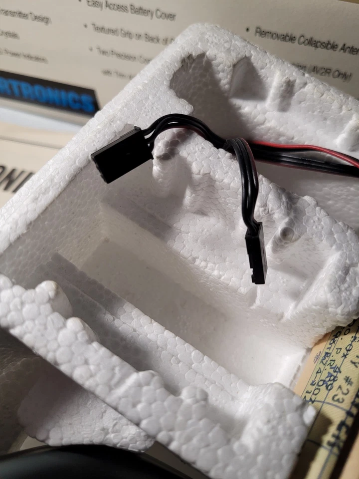 Airtronics Avenger AV2S 2-Channel System – 75MHz AM – Servos & Receiver – 1/10 - Image 4 of 4