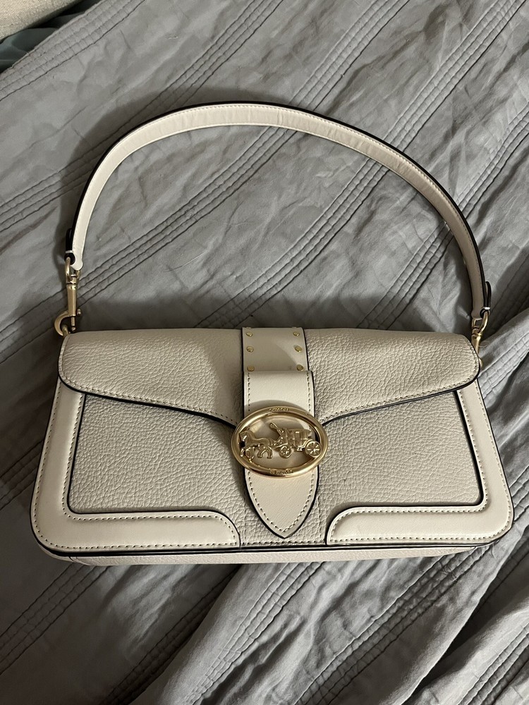 coach shoulder purse used 3 times great condition!