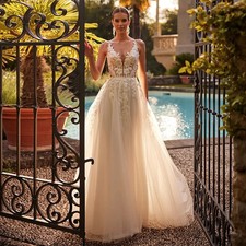 Sexy A-Line Wedding Dresses V Neck Sleeveless Lace Flowers Applique Bridal Gowns