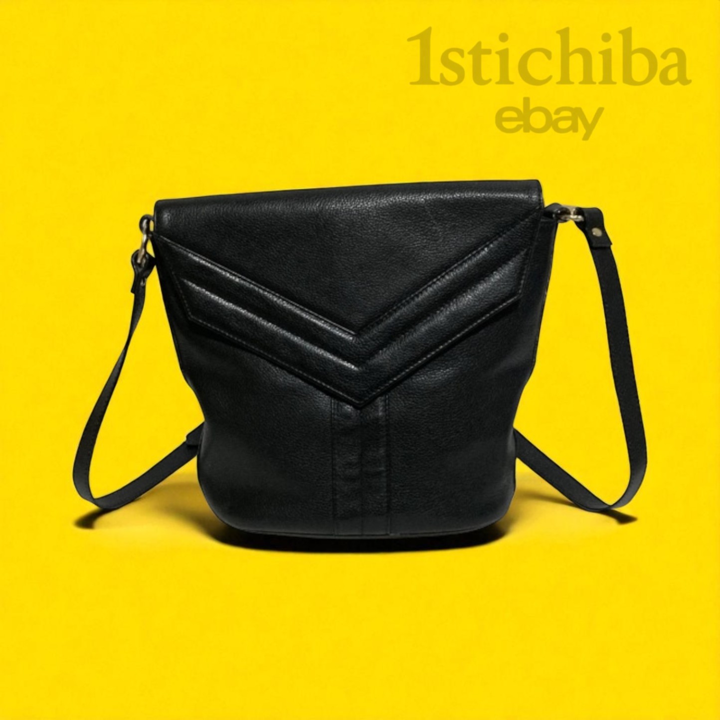 Borsa a tracolla Yves Saint Laurent in pelle nera tasche aperte e zip usata