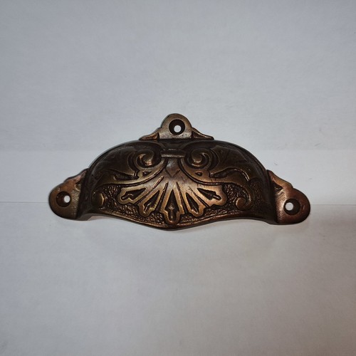3 engraved cast shell shape pulls handles solid brass vintage POLISHED drawer - Picture 7 of 11