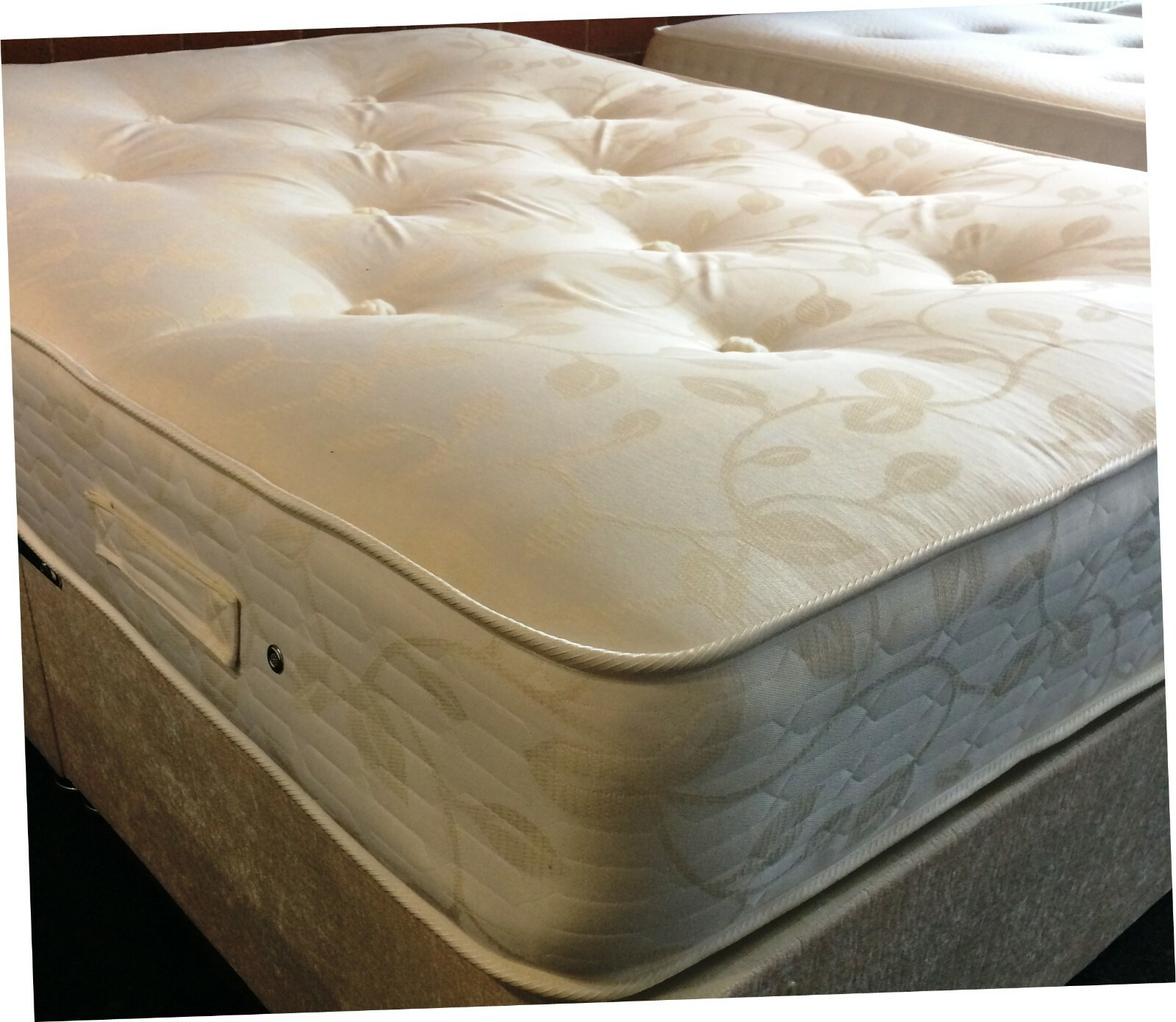 Extra firm, high quality orthopaedic mattress! Very firm and thick