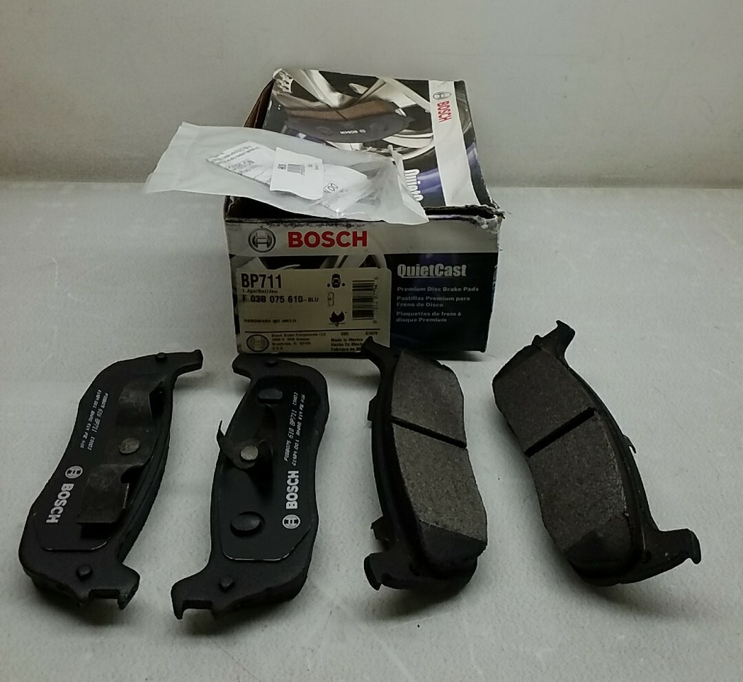 Bosch BP711 Rear Disc Brake Pad Set for Enhanced Stopping Power