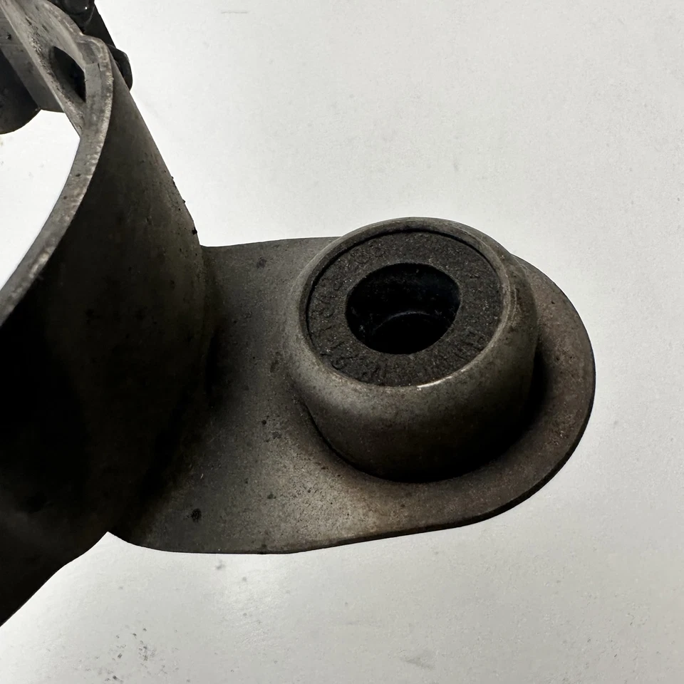 Soporte de montaje de suspensión de escape inferior BMW R1200 RT R1200RT 2010 Foto 4 de 4