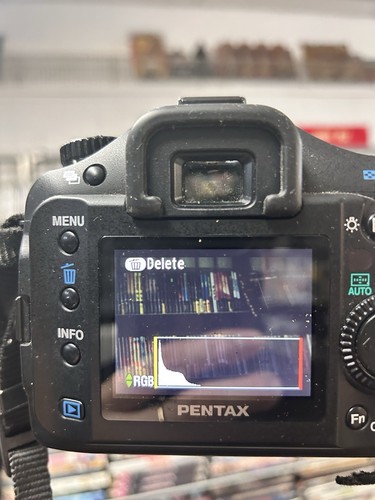 Pentax K10D 10MP Autofocus Digital SLR with 18-55mm and 55-200mm Zoom Lenses - Picture 2 of 21