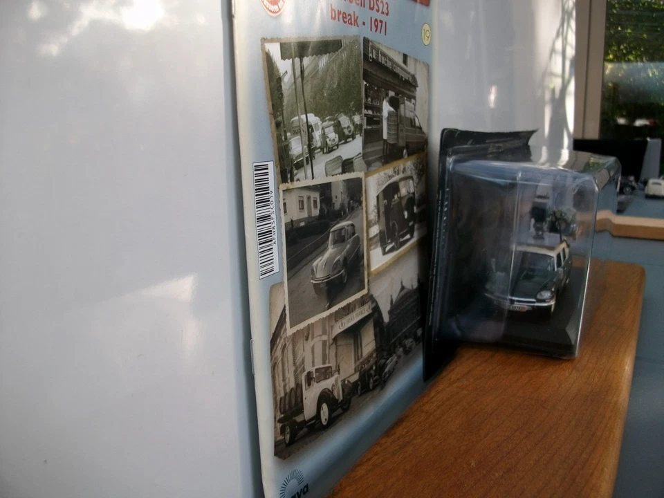 Collection Utilitaires CITROËN N°19 la DS23 Break BBC TV - 1971 et sa revue - Photo 2/3