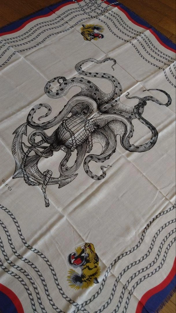 Gucci Michele Tiger Stole Foulard Unisexe   Grand Design Élégant