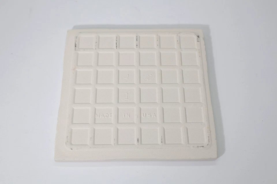 Telha de parede Florida azulejo cerâmica 4-3/8" x 1/4"" salpicada em off white - Imagem 3 de 4