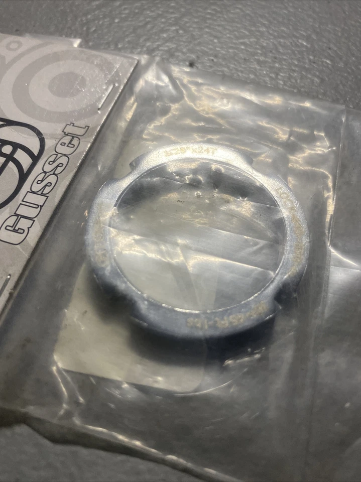 Anillo de bloqueo de oruga de refuerzo - Placa cromada 4 muescas mano izquierda 1,29" x 24T 332 fijo Foto 4 de 4