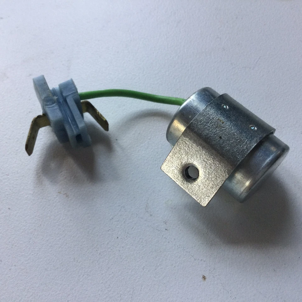 Condensador de encendido BMW 320 520 525 528 630CS 728 730 2500 2.5 2.8 3.0 L S CS CSi Foto 2 de 4