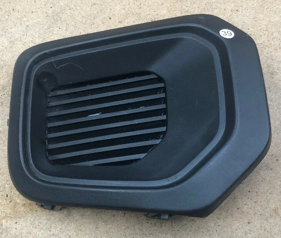 Toyota Tacoma 2016 fabricante de equipos originales bisel de luz antiniebla lado derecho del pasajero Foto 2 de 4