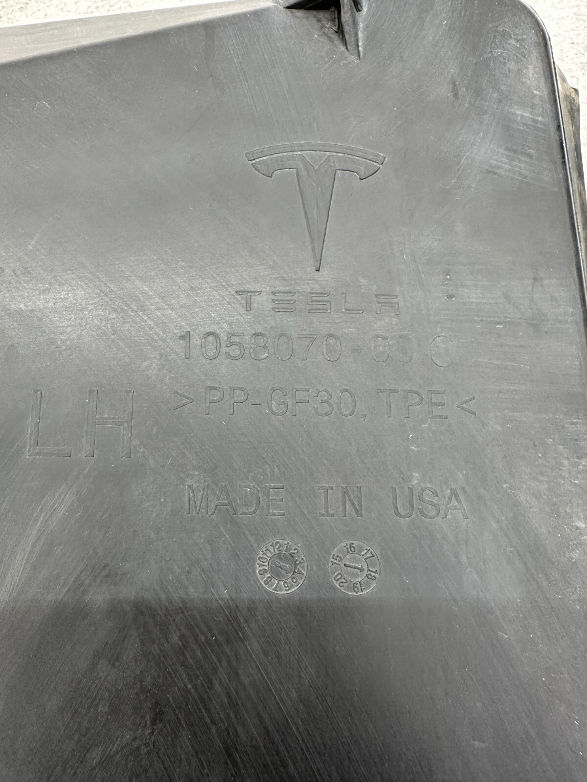 💎OEM 16-20 Tesla MS Front Left Radiator Grille Air Duct Baffle Guide 1058070-C