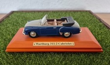 Rarität Atlas DDR Wartburg 311-2 Cabriolet  1:43 auf Holzsockel in PC Vitrine