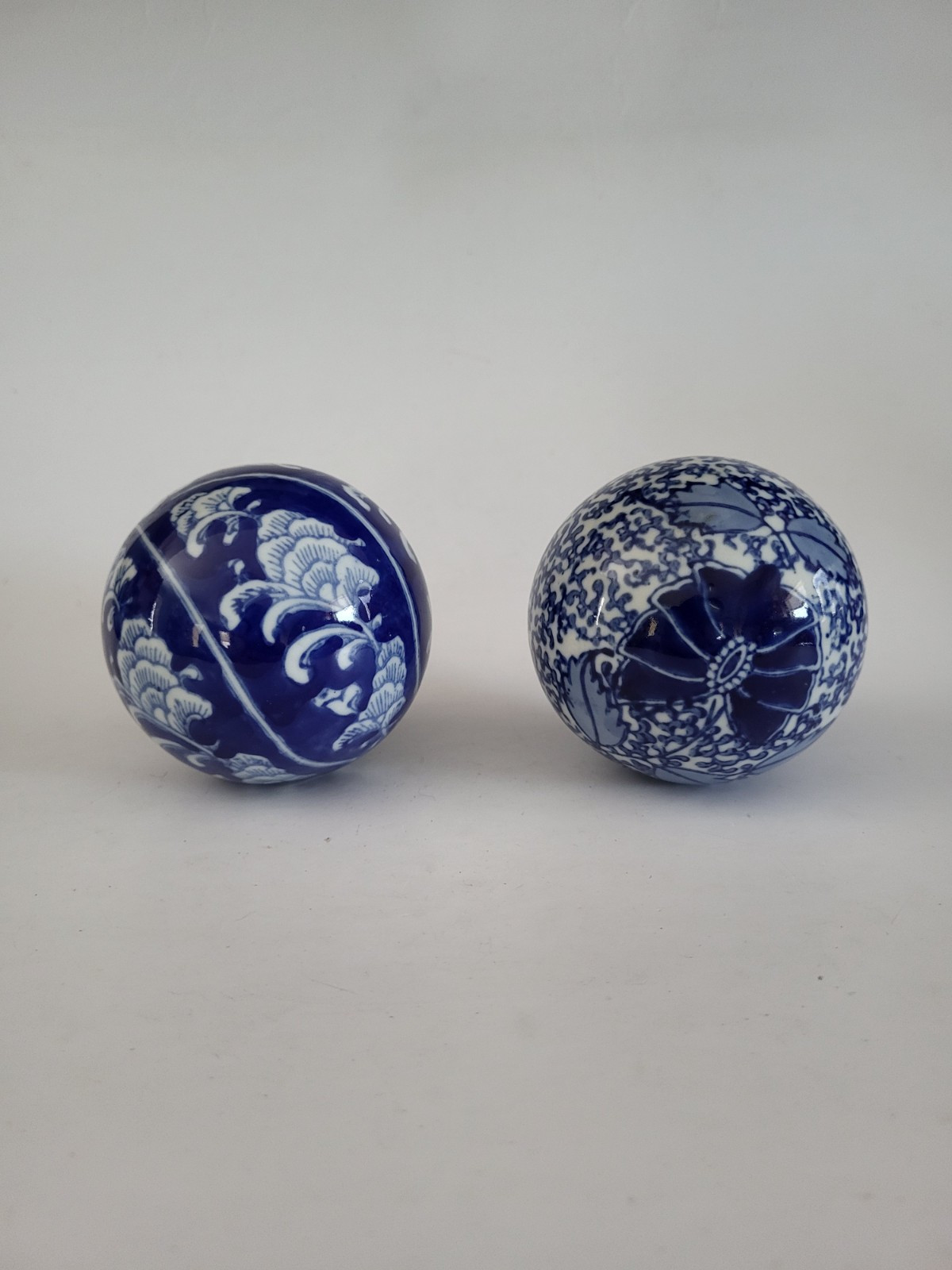 2 Chinese Asian Handpainted Chinoiserie Blu & White 3
