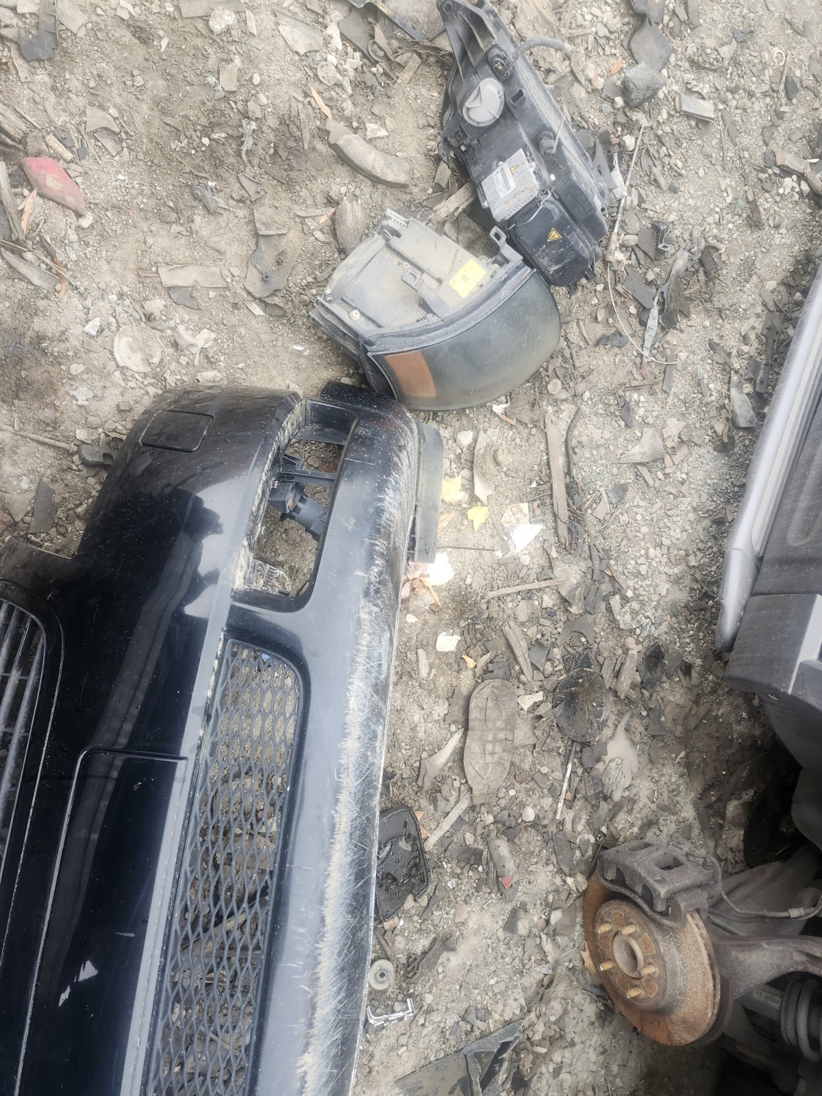 99-06 2002 2004 AUDI TT FRONT BUMPER COVER GRILL  Damaged 