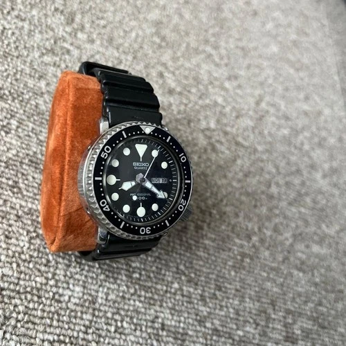 Seiko 7549-7010 Tuna Can Diver Quartz Day Date 300m Vintage Professional Watch