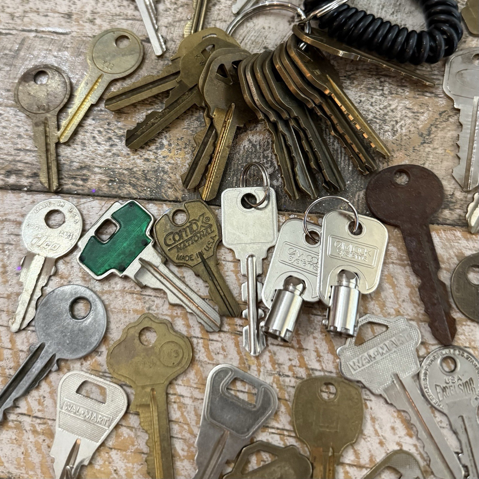Vintage Keys Lot Variety Of Sizes Types Brands Doors, Desk, PadLock 2.7 Lbs #2