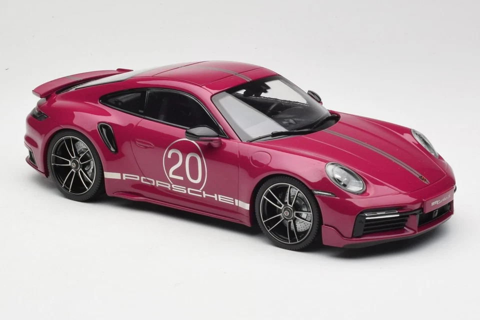 155069172 Porsche 911 992 Turbo S with Sport Design Package Red Minichamps 1/18 - Immagine 4 di 4