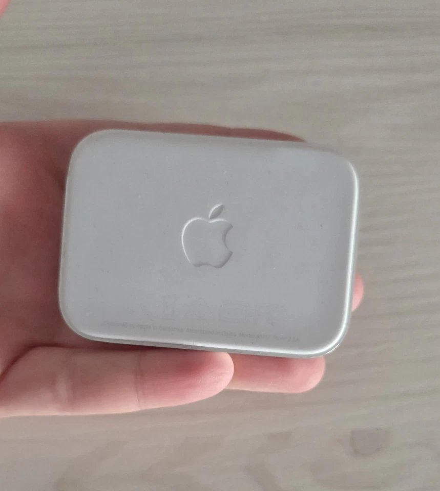 Apple iPhone Lightning Dock (Silver) - Immagine 3 di 4