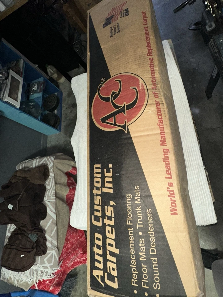 Esta es una alfombra de piso de cabina para camioneta Toyota 1977-83' "como nueva" Foto 3 de 3