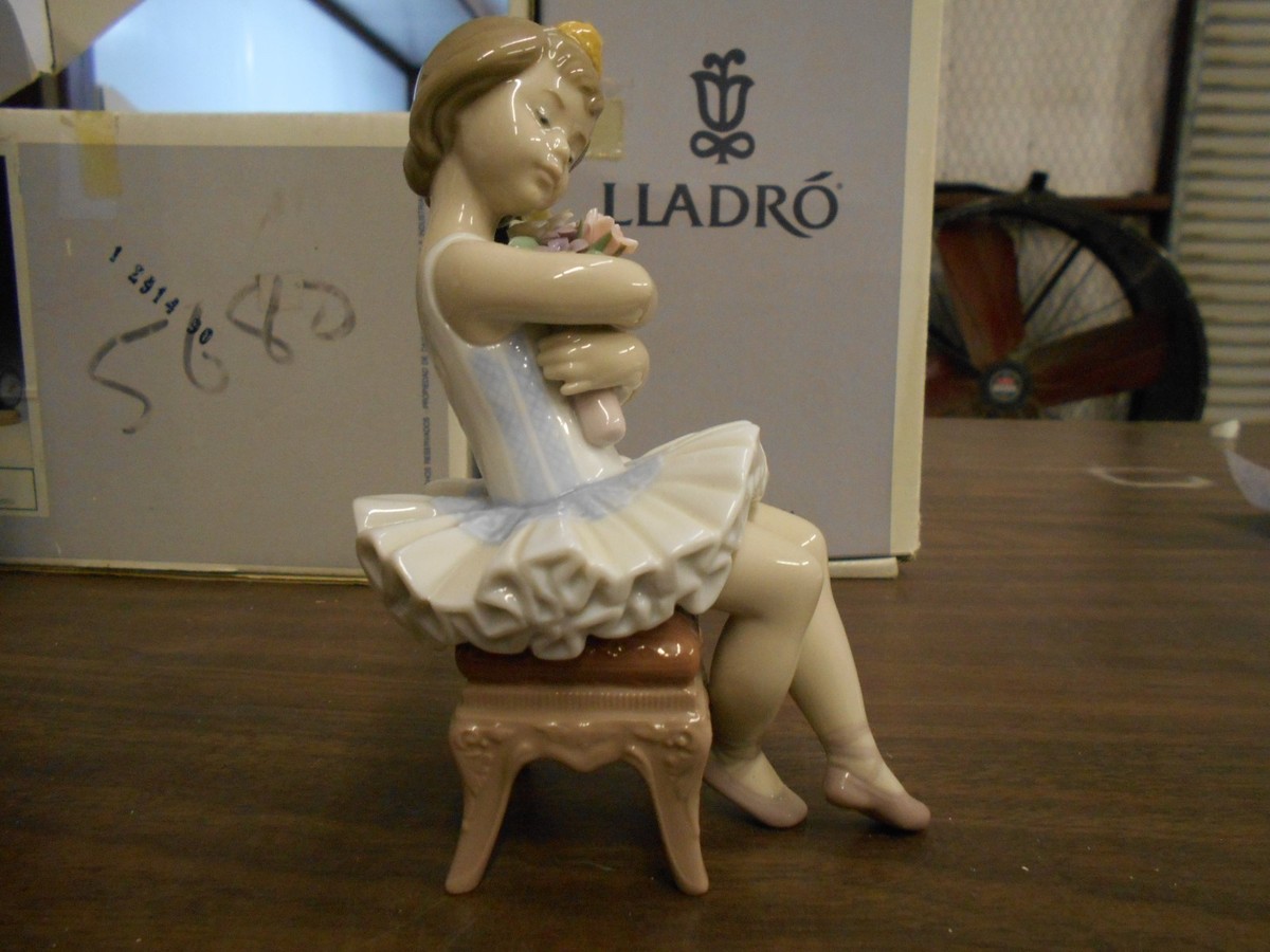 LLADRÓ リヤドロ First Performance No.6763 LLADRO FIRST PERFORMANCE #6763 PRIVATE COLLECTION RETIRED ISSUED