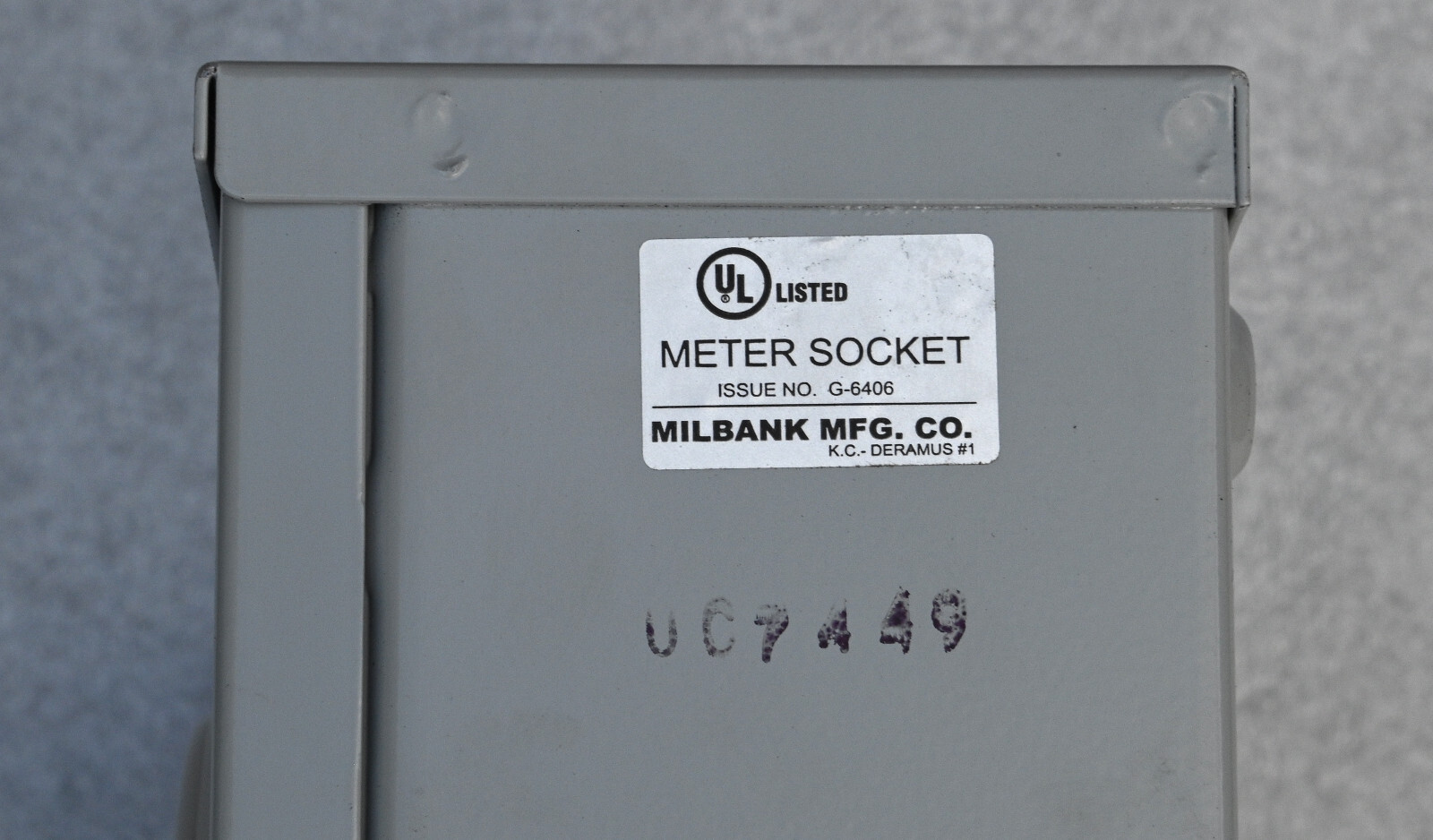 Milbank NEW Ringless Meter Socket Base Panel 3 Phase 600v UC7449-XL