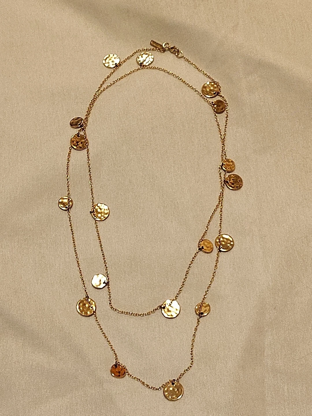 VETEMENTS Collana Daisy Fuentes Tono Oro Catena Cerchio Galleggiante 50" Martellato Moda