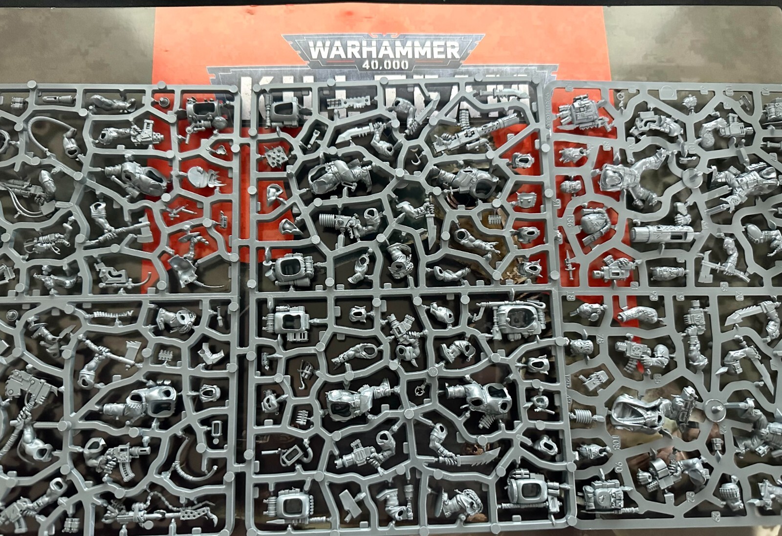 Warhammer 40.000 Orks: Kommandos – 12 Miniaturen | Hochdetalliert & Anpassbar