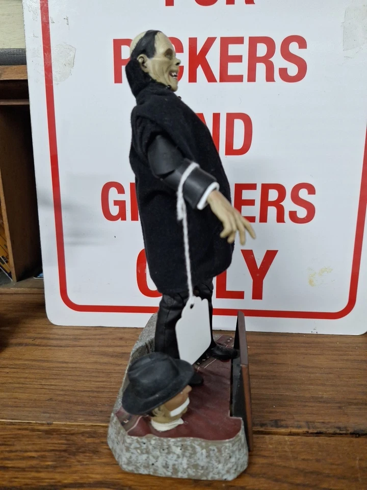 THE PHANTOM OF THE OPERA 1999 Sideshow Figure Head & Stand Lon Chaney - Image 4 of 4