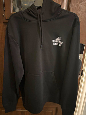 Volcom Black Pullover Hoodie Men's M Graphic Logo Print Kangaroo Pocket NWT