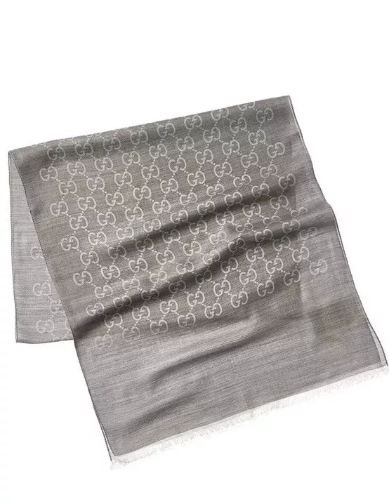 Neuf écharpe femme Gucci Supreme monogramme GG jacquard soie et laine enveloppée gris