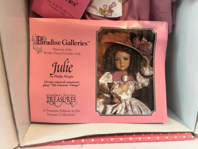 PARADISE GALLERIES  ''JULIE'' WITH MUSICAL MOVEMENT PLAYS  '' MY FAVORITE THINGS ''