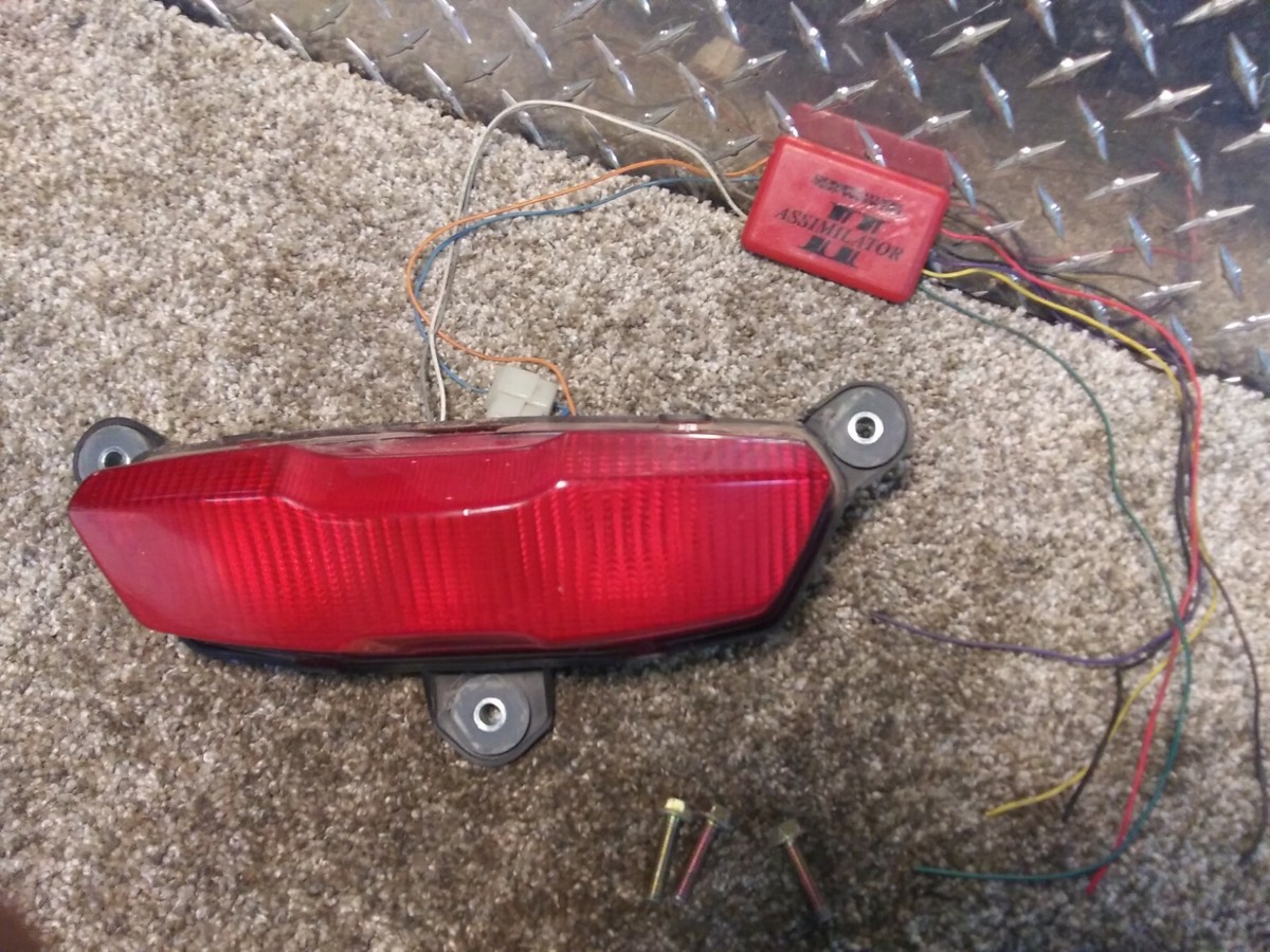 たっにー樣事用、リアとフロント無し Kawasaki 94 - 97 ZX900 & 95 - 97 ZX600 ZX6R ZX9R Taillight Rear
