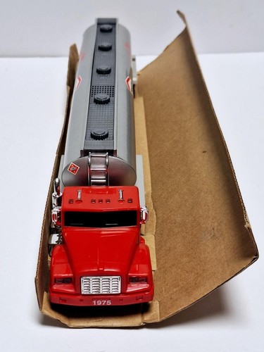 Texaco 1975 Toy Tanker Truck Working Lights and Sounds 1995 Edition New Open Box - Picture 4 of 7