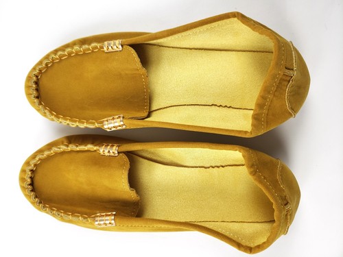 ROSY Yellow Stitch-Detail Loafer Faux Suede Size 10 - B M - Picture 4 of 6