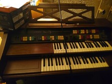 Broken LOWREY ORGAN Broken - Festival with Magic Genie 88