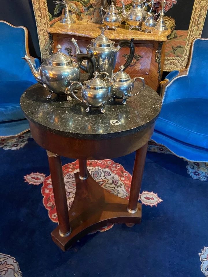 Guéridon circulaire Empire sur 3 colonnes en acajou plateau marbre bronze XIXe - Photo 4/4