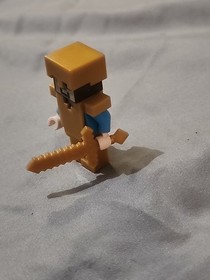 LEGO Steve with Pearl Gold Legs Armor and Helmet Minifigure Minecraft (21127)